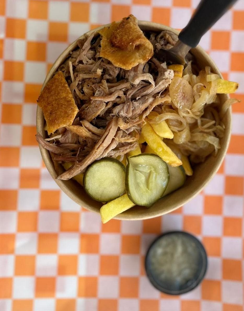 Fritas con lechón de Justo Refuerzos.